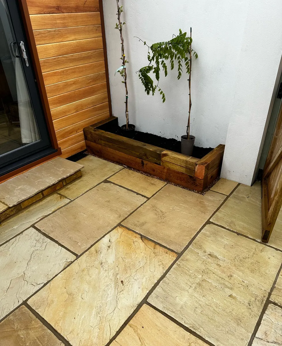Oak sleeper raised planter and sandstone step at the garden room doors, Twickenham